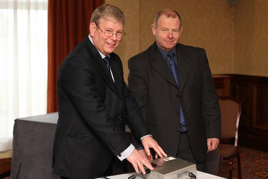 Archie Jones, NIGTA and Frank Foster, Linden Foods get the projector ready for Frank's presentation at the NIGTA AGM.